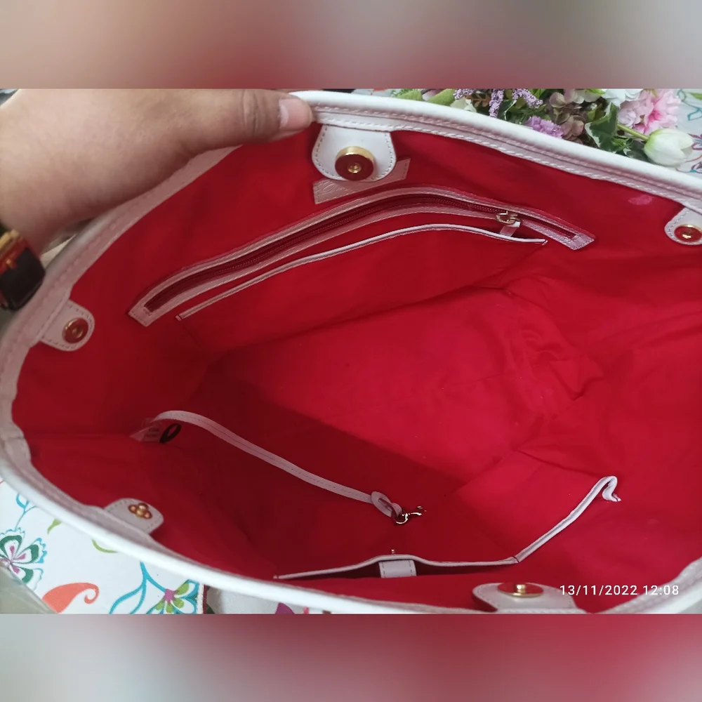 Authentic Dooney and Bourke Large Petunia Tote - Picture 9 of 16